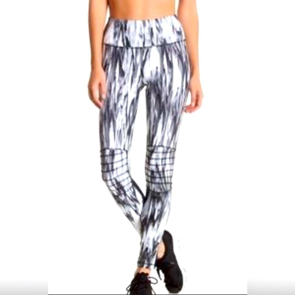 C&C California Womens Capri Leggings Black White Abstract Mesh Moto Size Medium